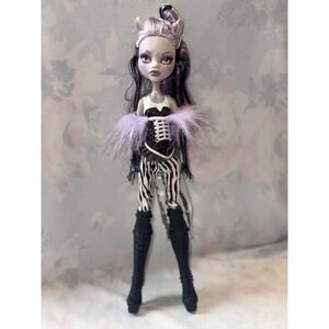 Monster High‎ 'Clawdeen Wolf' Freak du Chic Mattel Doll